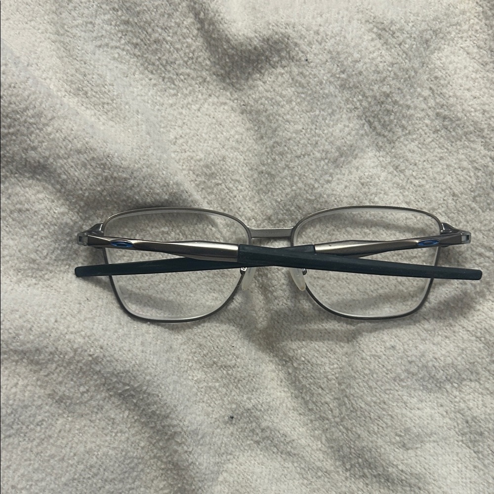 Stylish Silver Oakley Eyeglasses for Men